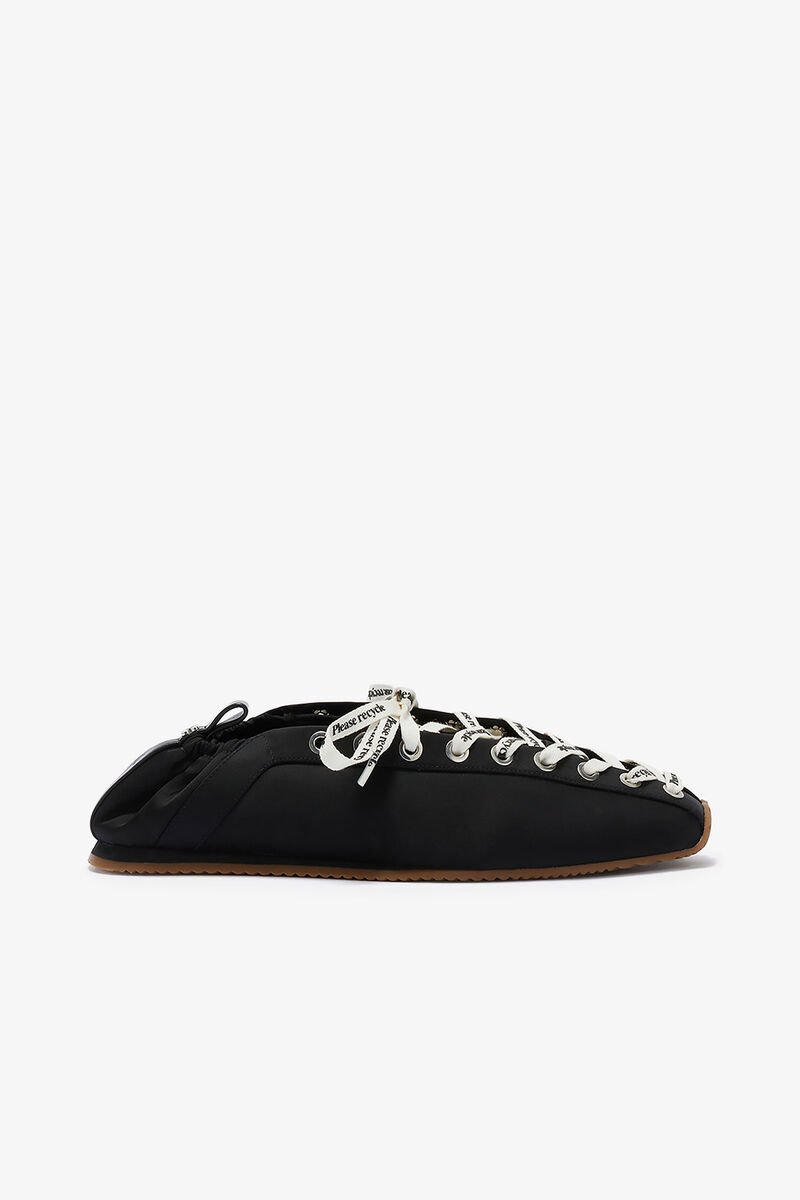 Sporty Ballerina in Black Sporty Ballerina in Black